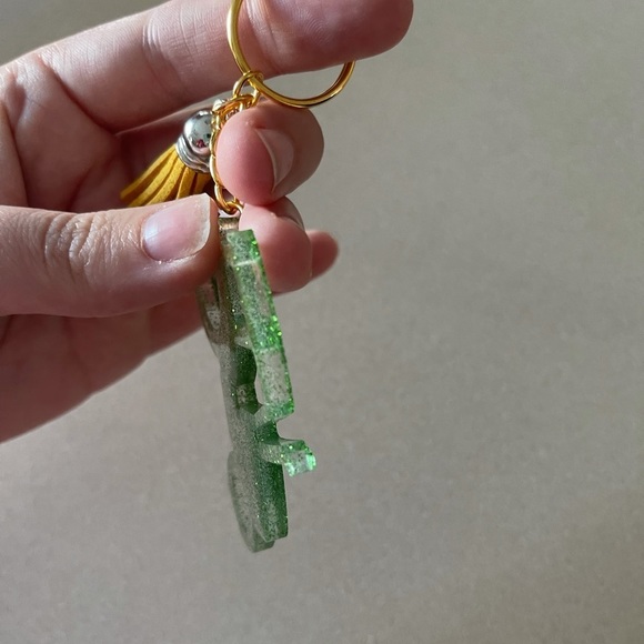 🎉🎉HP🎉🎉 Handmade Tractor Keychain - Picture 2 of 6